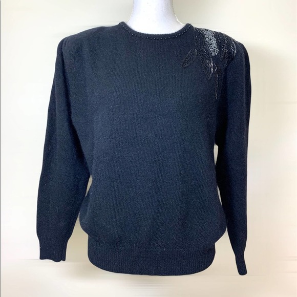Vintage Lambswool Angora Sweater with one leaf Beaded Shoulder - Picture 6 of 10